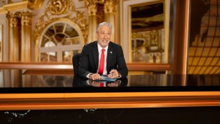 Jon Stewart Rages Against Kimmel Suspension With ‘Patriotically Obedient,’ Pro-Trump Parody on ‘The Daily Show’ | Video