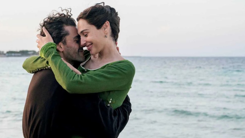 Oscar Isaac and Gal Gadot in 'In the Hand of Dante'